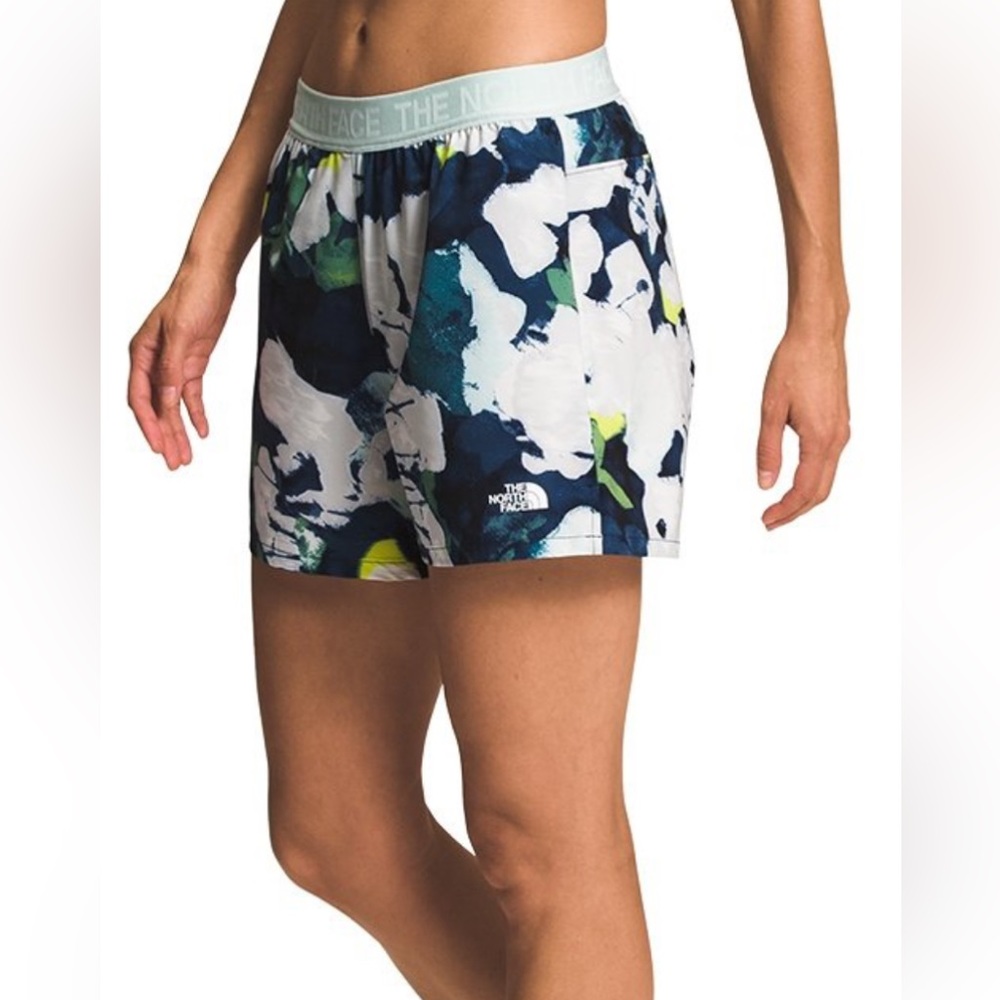 The North Face wander short Summit Navy Abstract Floral Print size M perfect NWT